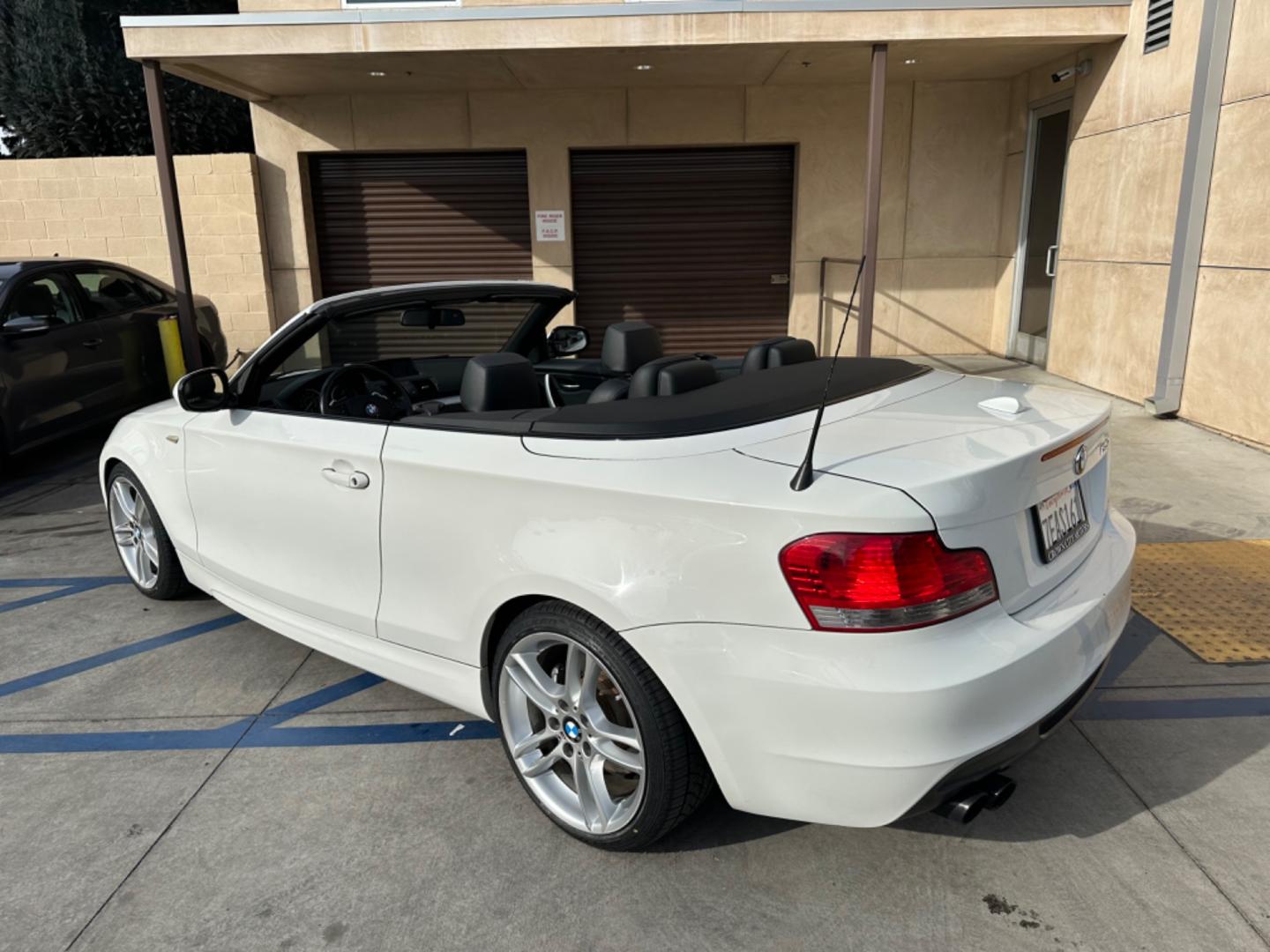 2011 WHITE /Black BMW 1-Series 135i Convertible (WBAUN7C56BV) with an 3.0L L6 DOHC 24V engine, Automatic transmission, located at 30 S. Berkeley Avenue, Pasadena, CA, 91107, (626) 248-7567, 34.145447, -118.109398 - Experience the Ultimate Driving Pleasure: 2011 BMW 135i Convertible Now Available in Pasadena, CA Discover the thrill of open-air driving with the 2011 BMW 135i Convertible, a perfect blend of luxury and performance, now featured at our BHPH dealership in Pasadena, CA. This exquisite convertible - Photo#19